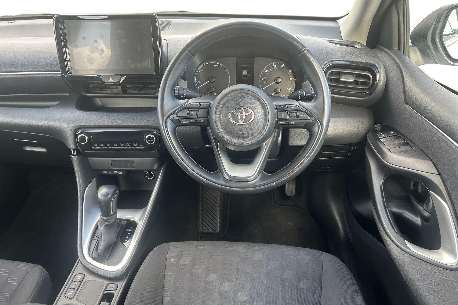 Toyota YARIS Photo 10