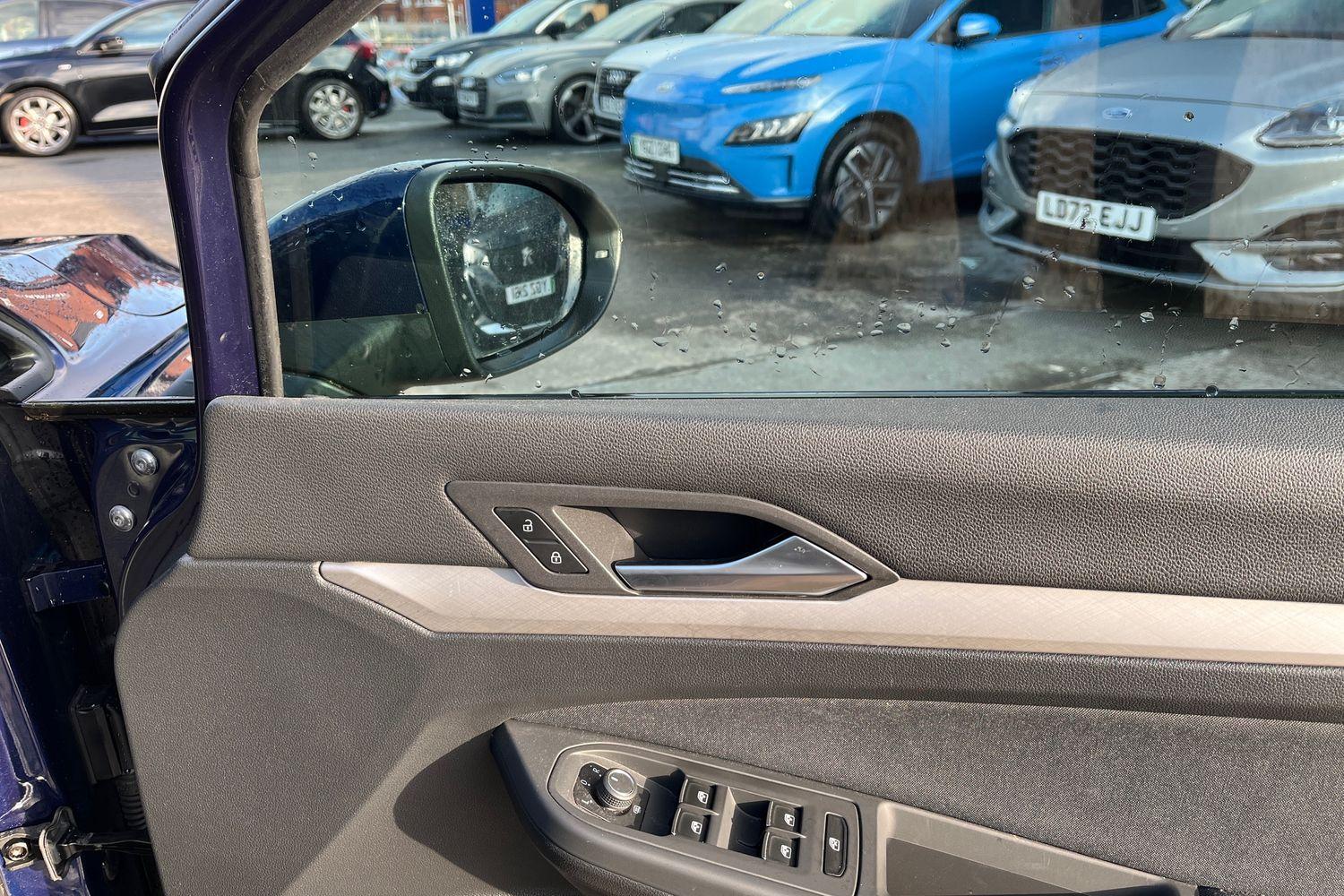Volkswagen GOLF Photo 24