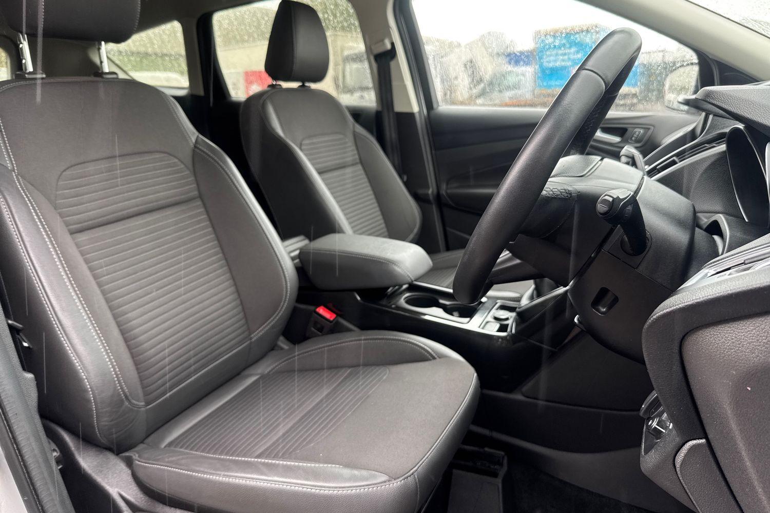 Ford KUGA Photo 16