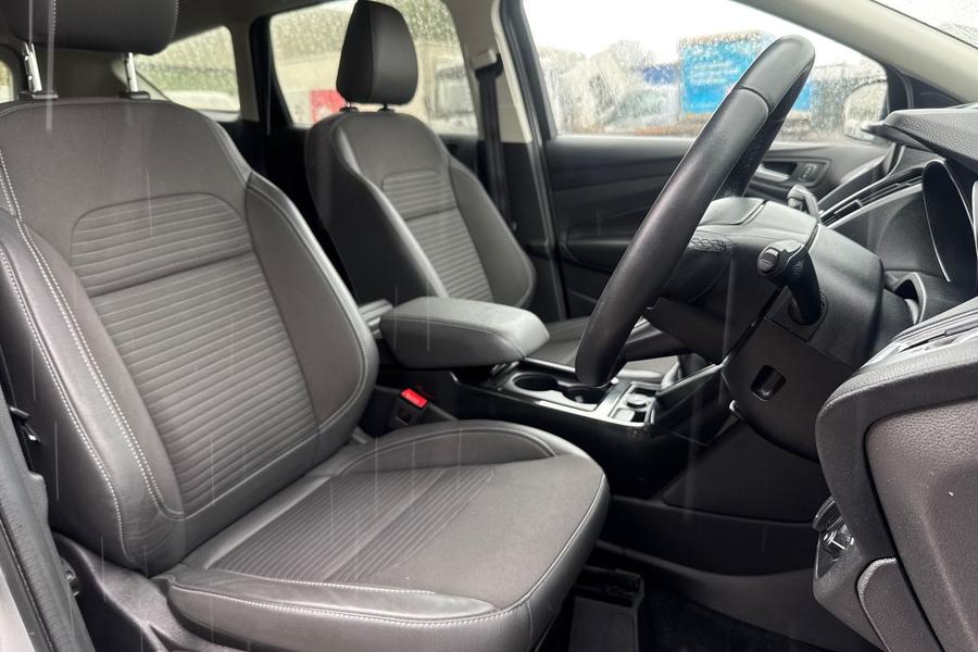 Ford KUGA Photo autoimg-979b28b32a82dbc009831b9efbdff794215b62a5.jpg