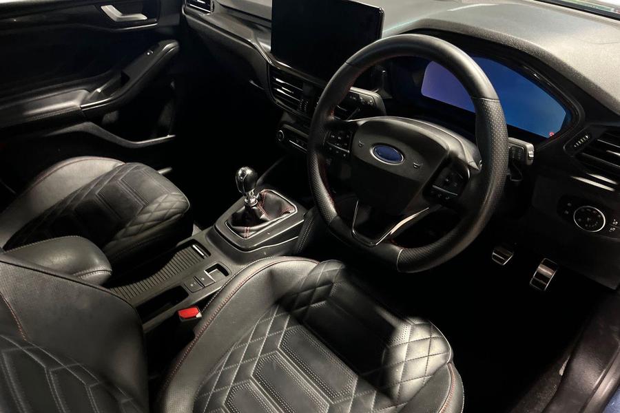 Ford FOCUS Photo autoimg-979c19d5f67b9195636e3a9fb2615673f9eaf2f8.jpg