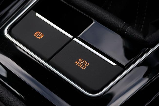 VOLKSWAGEN Golf Photo 22