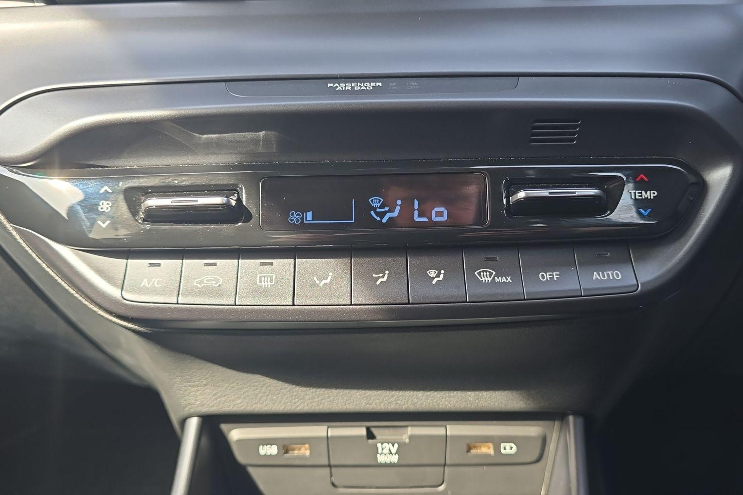Hyundai BAYON Photo 29