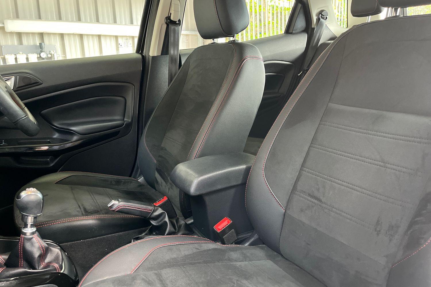 Ford ECOSPORT Photo 18