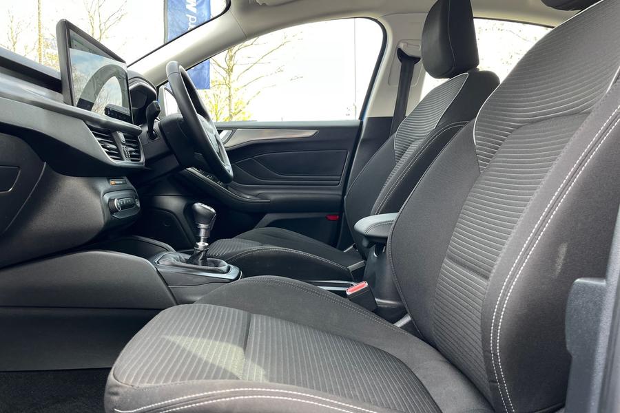 Ford FOCUS Photo autoimg-97b126f58f8d464dbc20913ec8e1e016ffa294c3.jpg