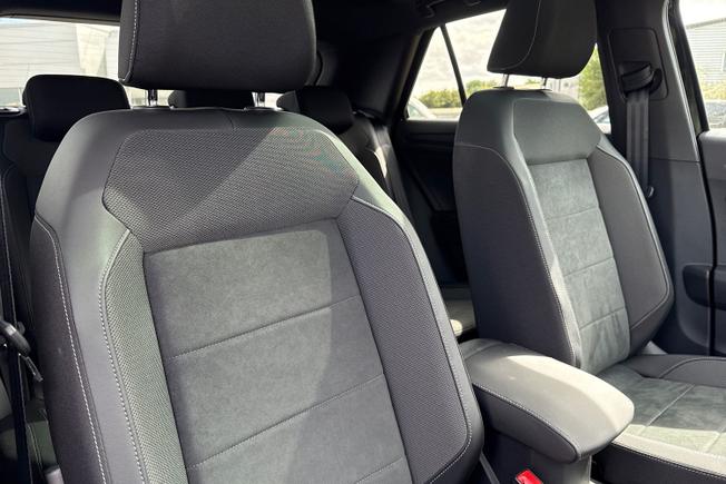 VOLKSWAGEN T-Roc Photo 29