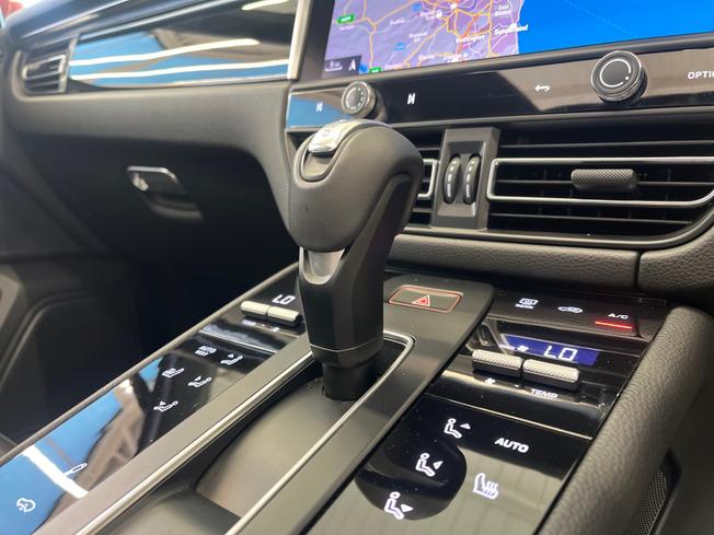 PORSCHE Macan Photo 12