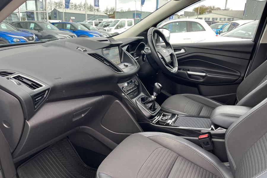 FORD KUGA Photo autoimg-97c3a89b9d5f582691102c5a155c73c9fa2efc52.jpg