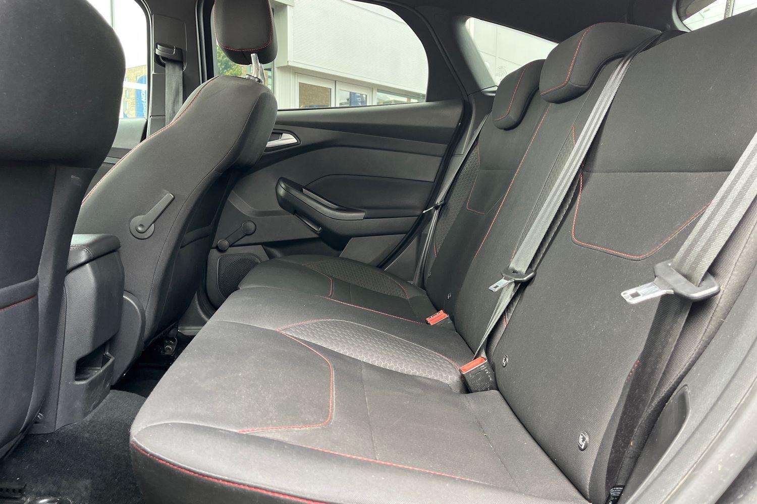 Ford FOCUS Photo 19