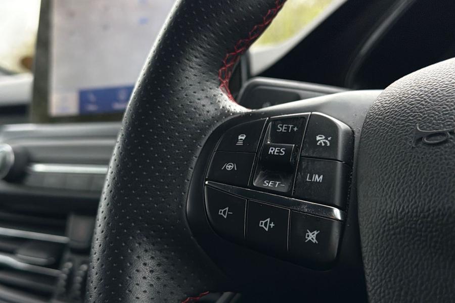 Ford FOCUS Photo autoimg-97c7beaab0d00b04750db35309f3b7ffd7e721c3.jpg