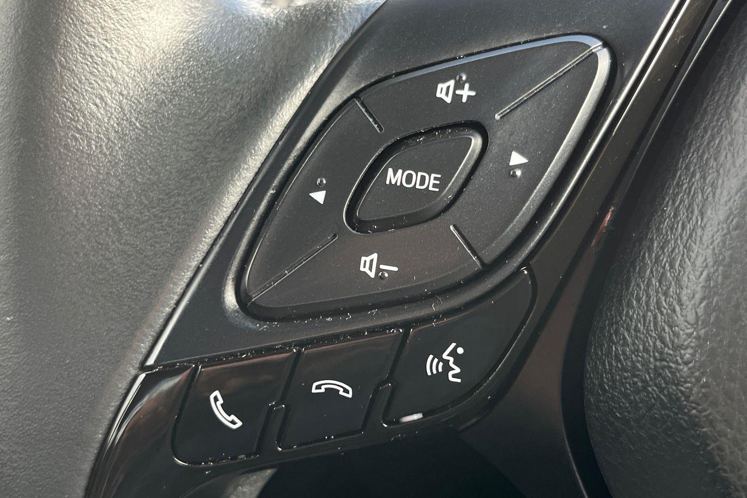 Toyota C-HR Photo 24