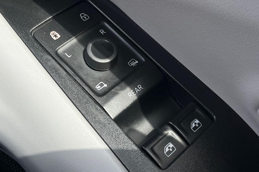 Ford EXPLORER Photo autoimg-97d12f47581f09f75a93092bfc103cae40944dd1.jpg