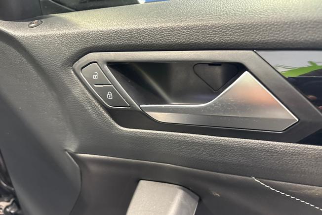 VOLKSWAGEN T-Roc Photo 21