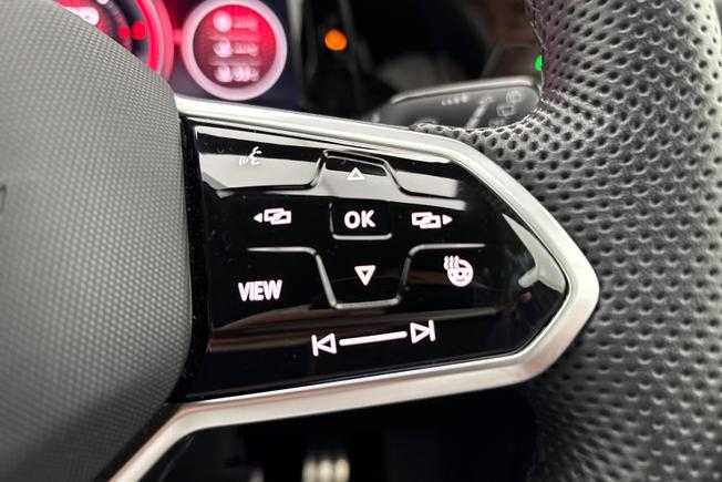 VOLKSWAGEN Golf Photo 17