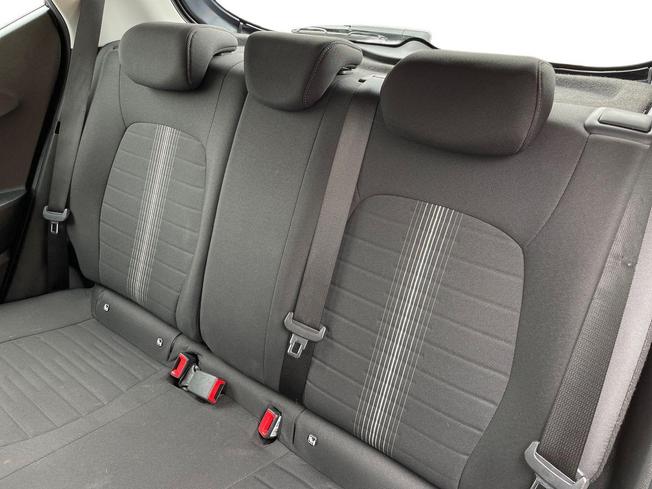 HYUNDAI i10 Photo 9
