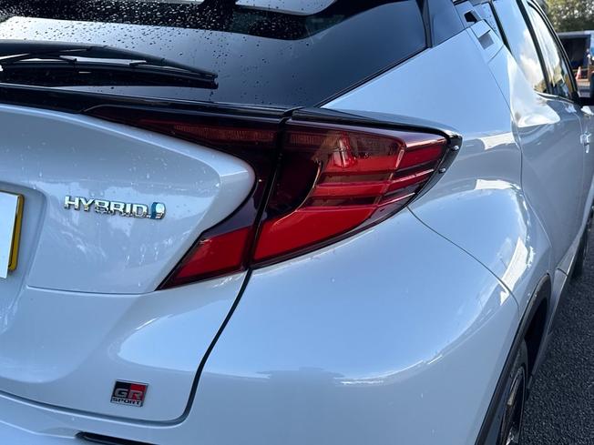 TOYOTA C-Hr Photo 18