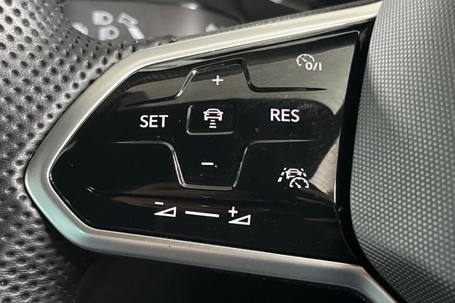 VOLKSWAGEN Tiguan Photo 16