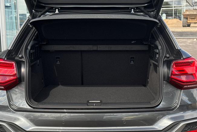 Audi Q2 Photo 12