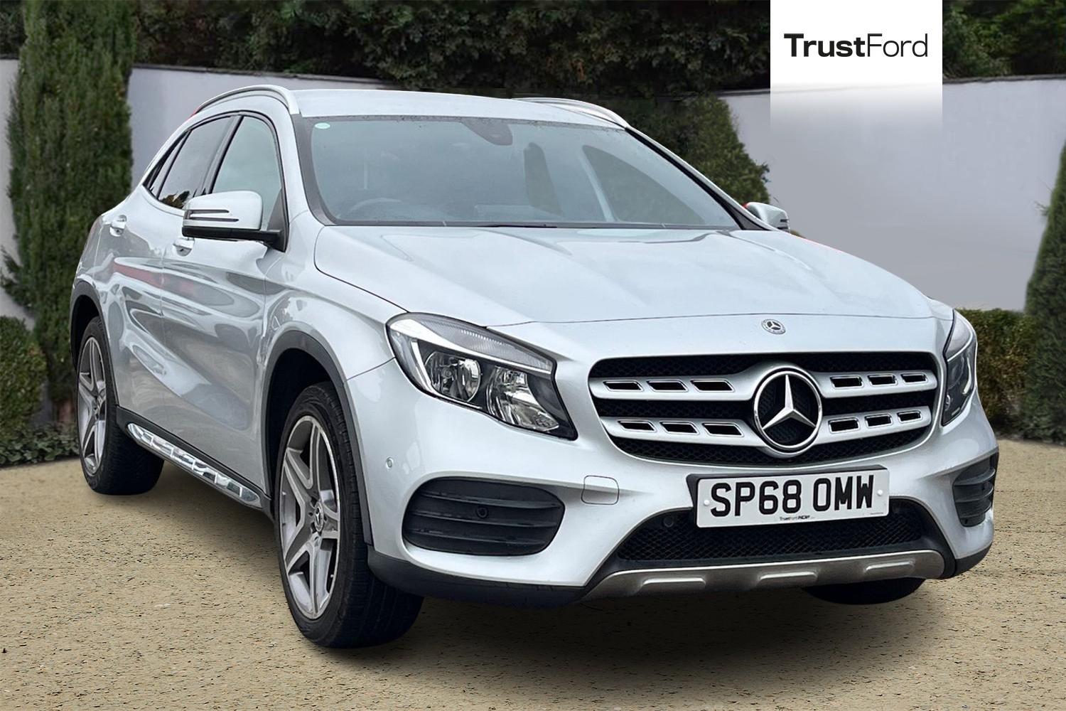 Mercedes-Benz GLA Photo 0