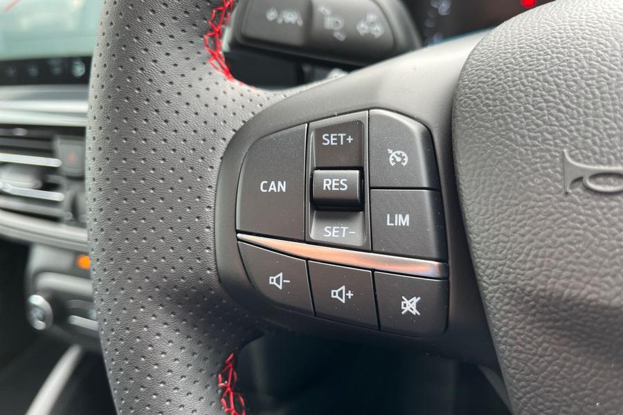 Ford FOCUS Photo autoimg-97e6381ef05cf2b25ea7f7986c18b49702318814.jpg