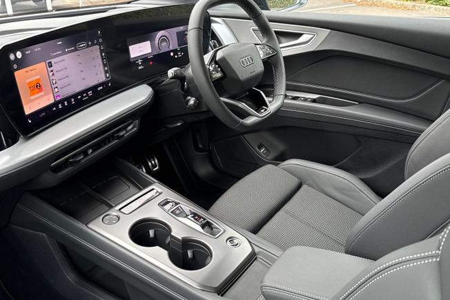 Audi Q4 E-Tron Photo 25