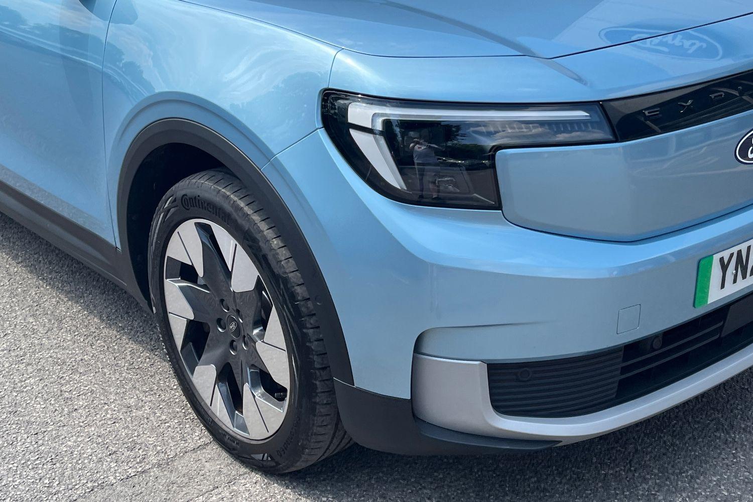 Ford Explorer Photo 26