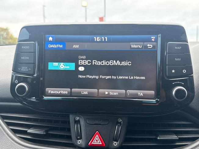 HYUNDAI i30 Photo 13