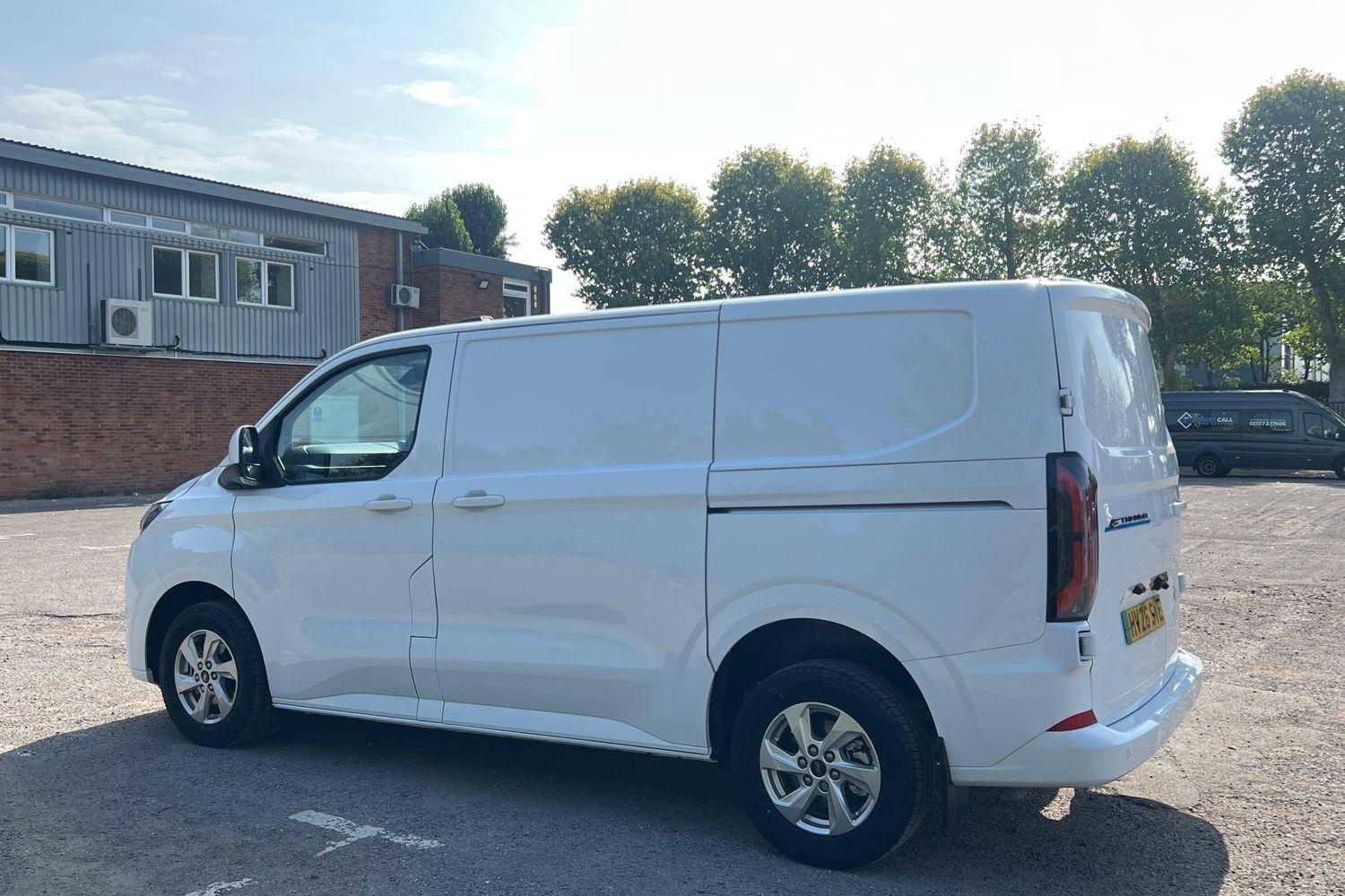 Ford E-TRANSIT CUSTOM Photo 29