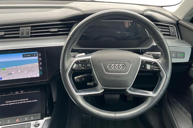 AUDI e-tron Photo 11