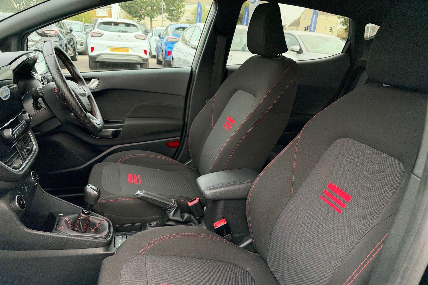 Ford FIESTA Photo 18