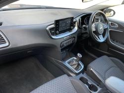 KIA Ceed Photo 2