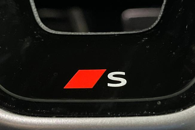 AUDI A6 Saloon Photo 24