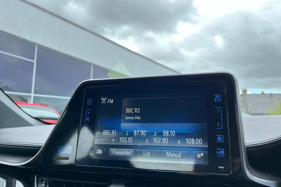 Toyota C-HR Photo autoimg-97facce32f95b5f09f4d7617e42af1e1ce51490d.jpg
