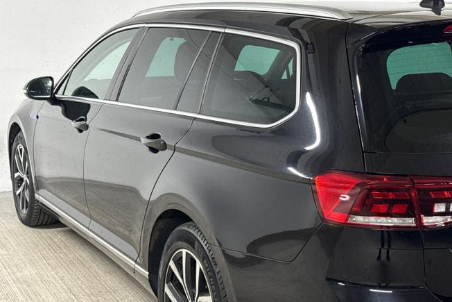 VOLKSWAGEN Passat Photo 34