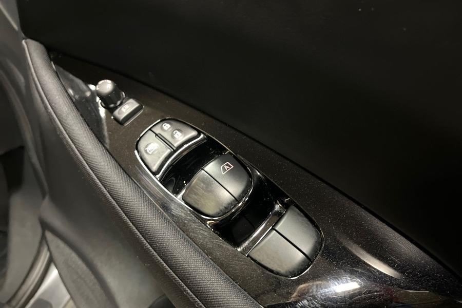 Nissan LEAF Photo autoimg-97fba1c4511493a06a5ea69c7a23655d17f67dac.jpg