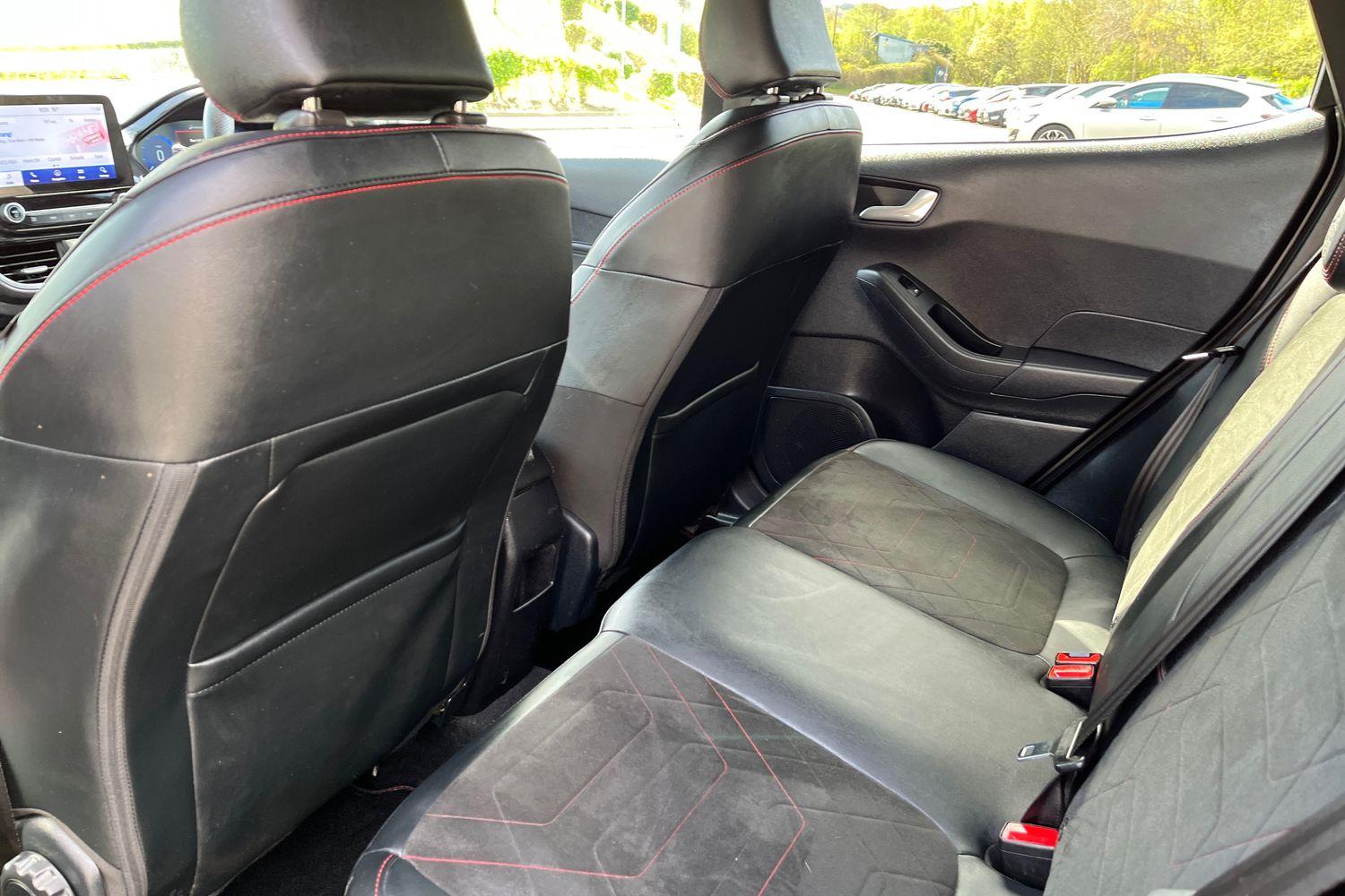 Ford FIESTA Photo 35