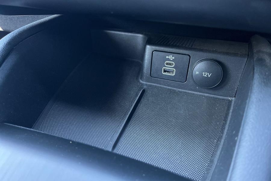 Ford Kuga Photo autoimg-9803021cca3bc0c08bc1671c35f9e4761d8692a5.jpg