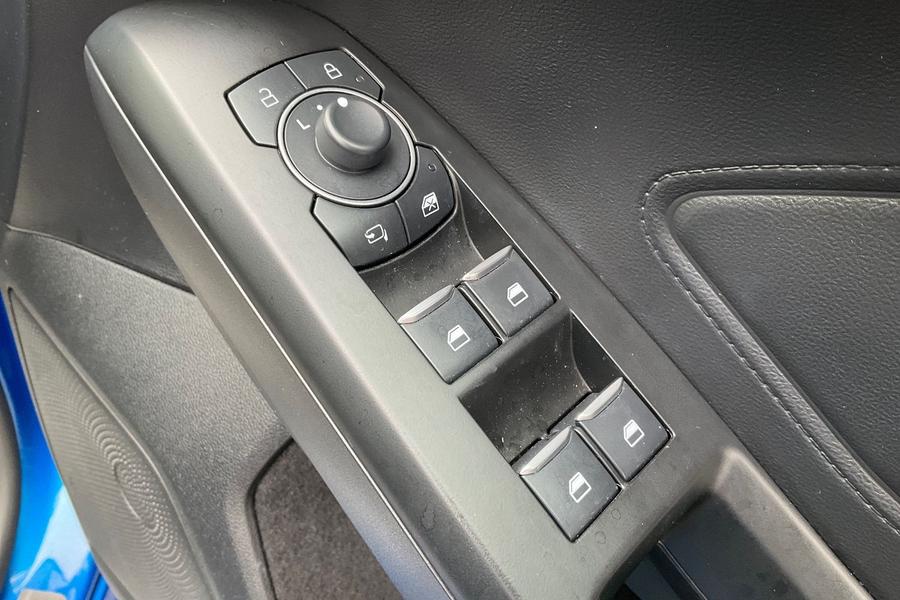Ford FOCUS Photo autoimg-9804f2b80f8f7a593c34d13f69ac78477b980fcc.jpg