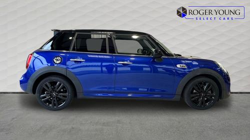 MINI Hatch Photo autoimg-980647f421fc60f710f8fe741aae63654d116228.jpg