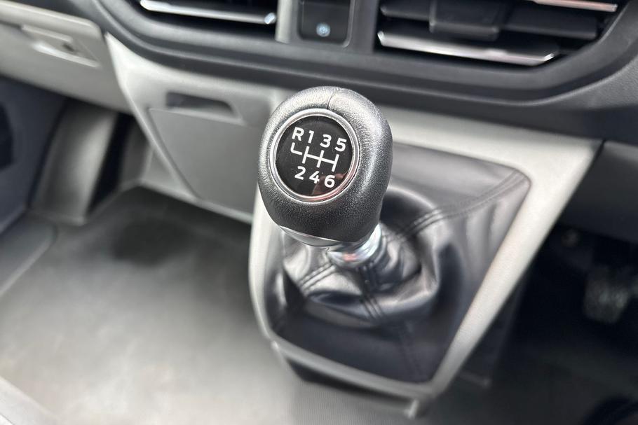 Used Ford TRANSIT CUSTOM LJ24HPW 29