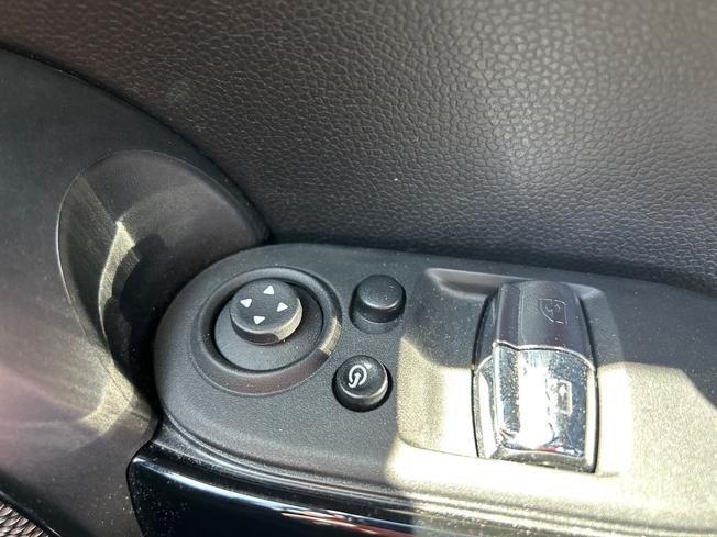 MINI Hatch Photo 23