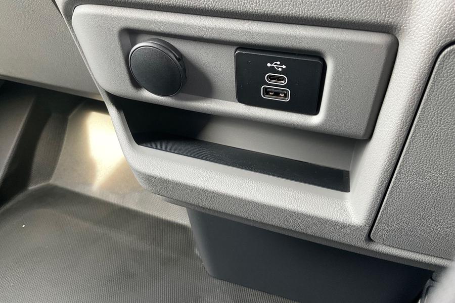 Ford E-Transit Custom Photo autoimg-981675962cc58f6b16f30979b556a8622ace0f44.jpg
