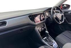 Volkswagen T-Roc Photo 2