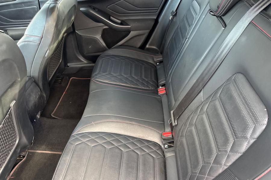 Ford FOCUS Photo autoimg-981c571af7bc191f875e96bcbfb2a3b9cb605d79.jpg