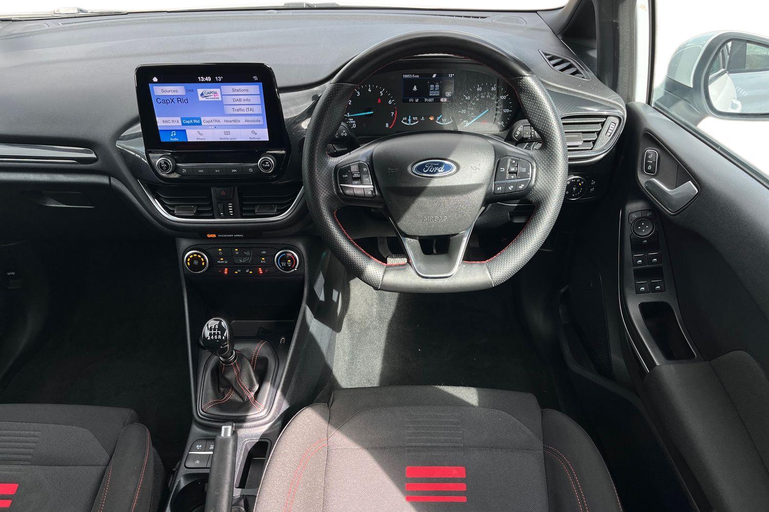 Ford FIESTA Photo 10