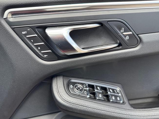 PORSCHE Macan Photo 33