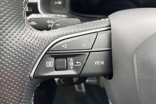 AUDI Q8 Photo 16