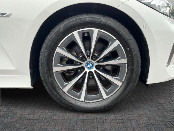 BMW 3 Series Photo autoimg-981fa4b25047ff7e5f55f115b68e55f794754ef7.jpg