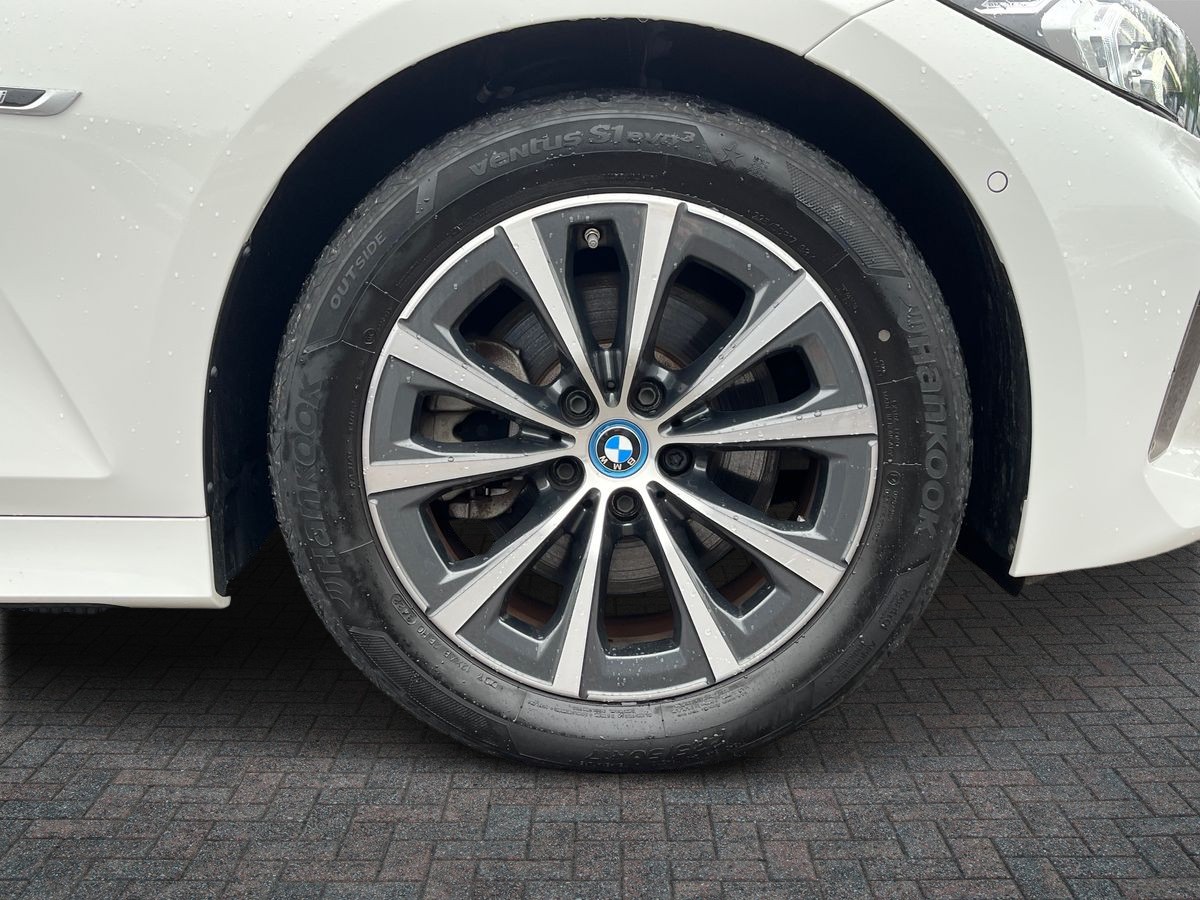 BMW 3 Series Photo 8