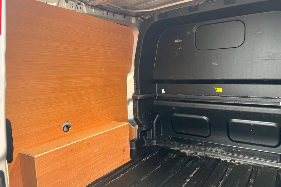 Used Ford TRANSIT CUSTOM WO25URR 4